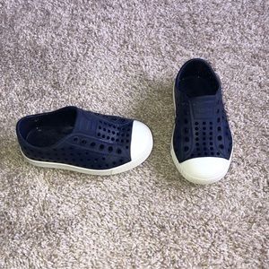 Native size 7 toddler shoes